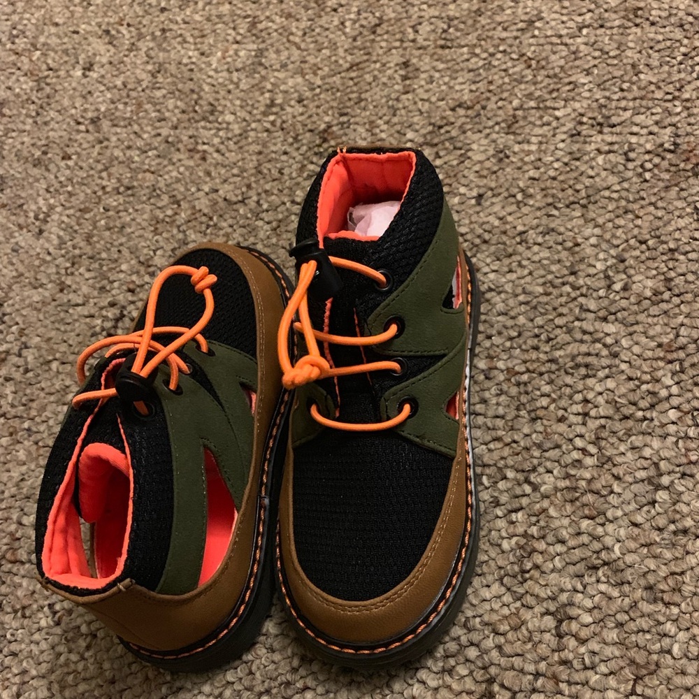 Kids shoes “JUST BUDS” size 8 & 5   NEW